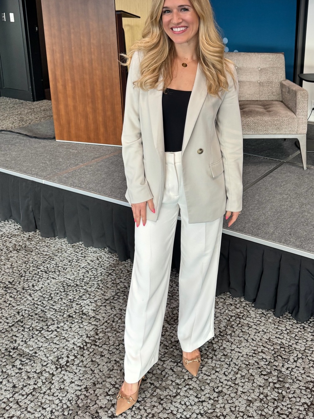 Aritzia Effortless Pant